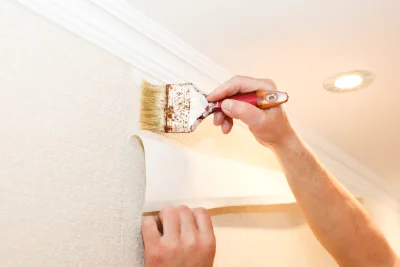 Pose de papier peint à Château-Chalon — revêtements muraux et toiles de verre